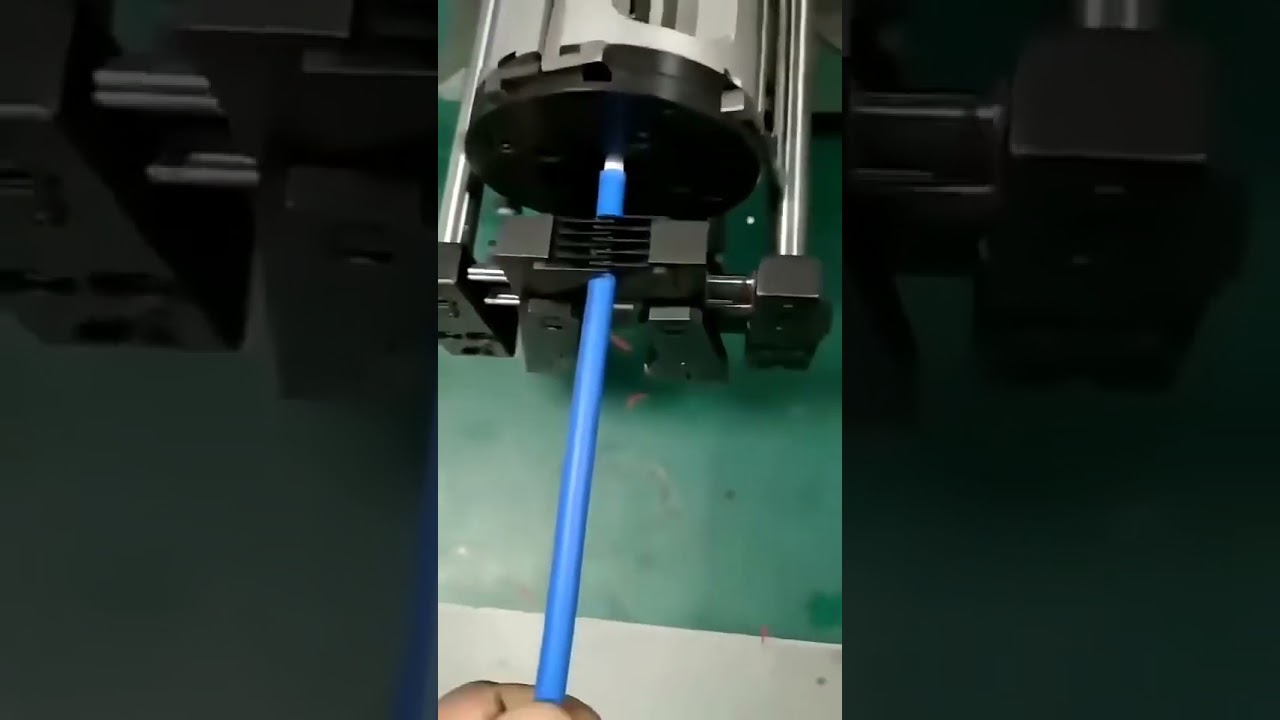 Półautomatyczna maszyna do ściągania izolacji – obrotowy stripper kabli koncentrycznych | #fabryka #maszyna