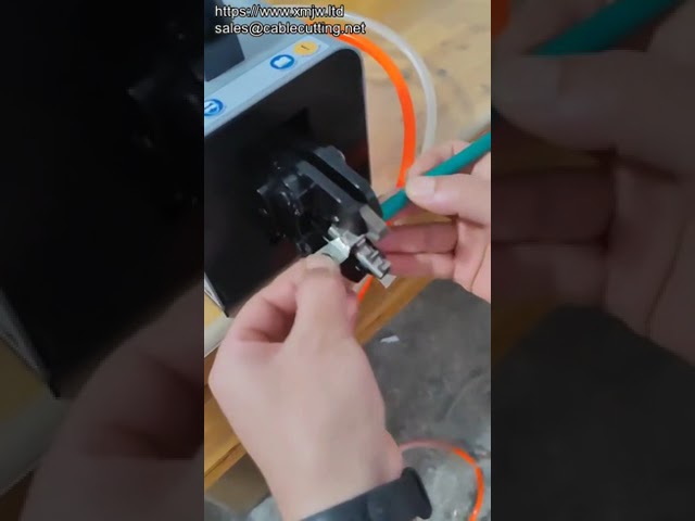 Pneumatyczna mała maszyna do zaciskania końcówek z zaciskarką
