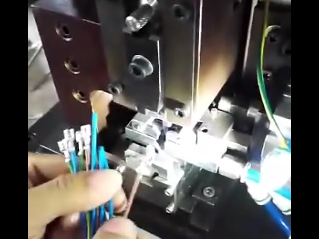 Elektroniczna maszyna do zdejmowania izolacji i taśmowania końcówek kabli płaskich – producent kabli słuchawkowych