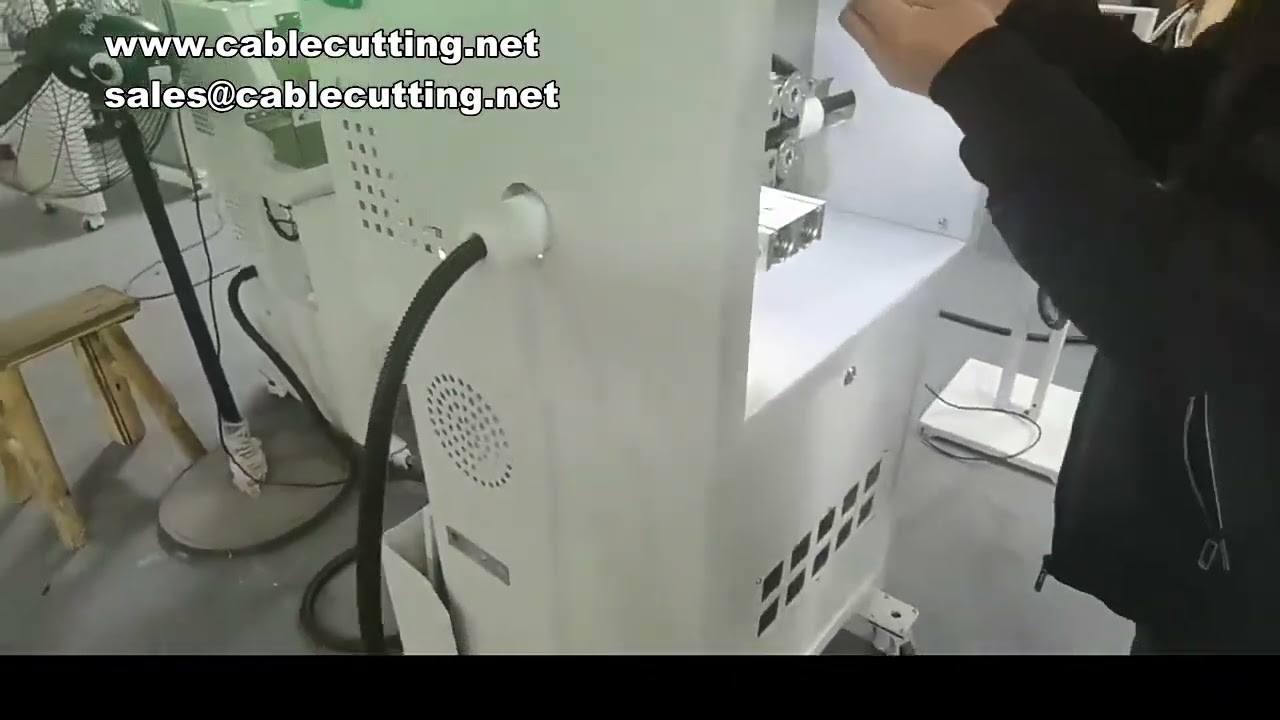 Maszyna do rur termokurczliwych, zaciskanie i cięcie przewodów wielożyłowych – automatyzacja produkcji