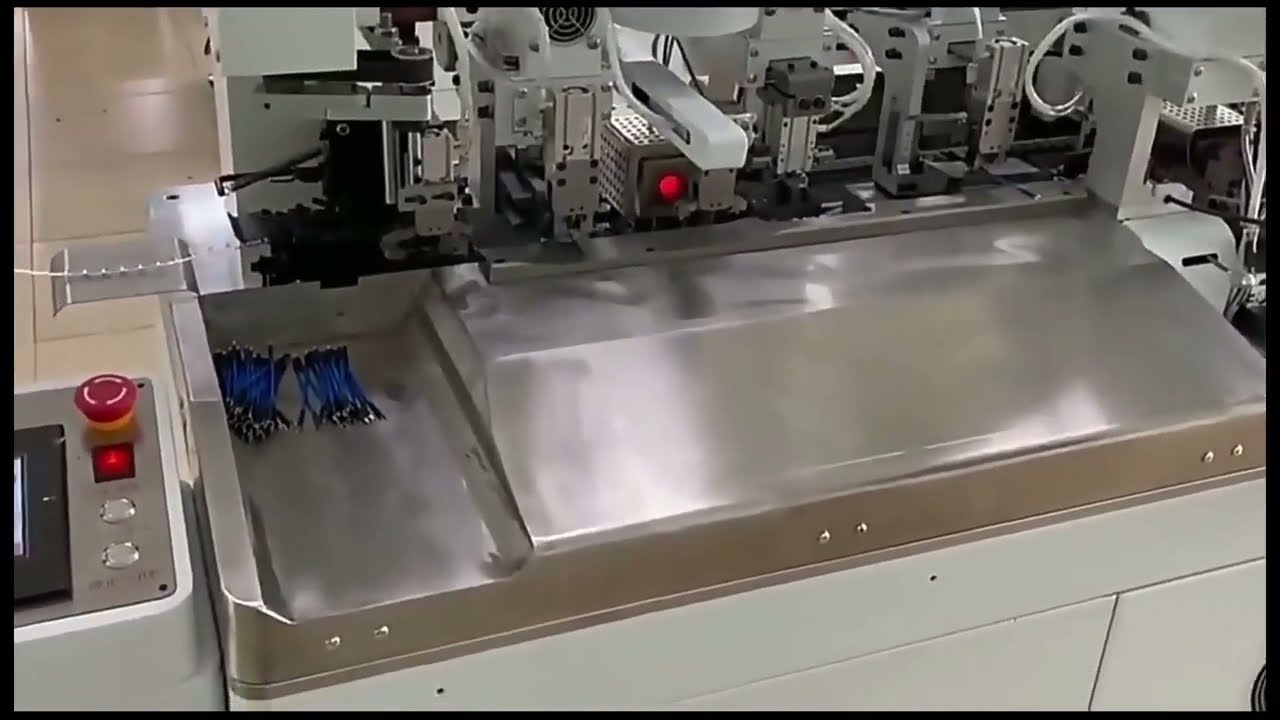 W pełni automatyczna dwugłowicowa maszyna do zaciskania końcówek z suchym nakładaniem rurek termokurczliwych i automatycznym wykrywaniem