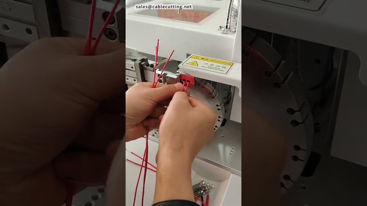 Automatyczna maszyna do wkładania rurek i osłonek #fabryka #maszyna
