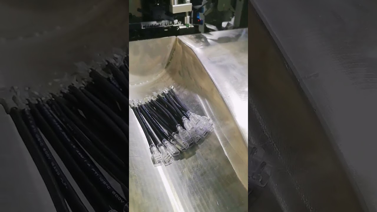 Nowa generacja uniwersalnej maszyny do osadzania końcówek – elastyczna i adaptacyjna | #factory #machine