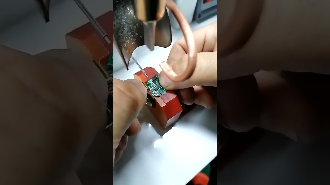 Półautomatyczna maszyna do przewodów USB | Lutowanie kabli Lightning i Type-C #maszyna