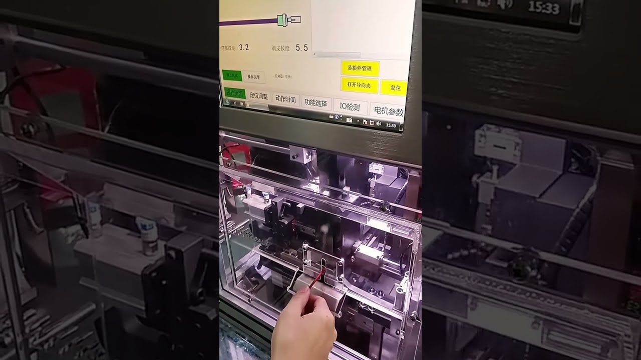 Automatyczna maszyna do odizolowywania, wkładania wtyczek wodoodpornych i zaciskania końcówek | #fabryka #maszyna