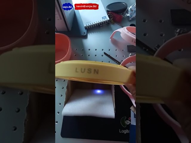 Maszyna do znakowania laserem UV na butelkach PE – kodowanie dat, grawerowanie na plastikowych etykietach
