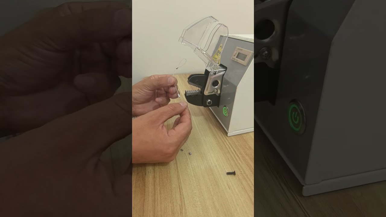 Elektryczna zaciskarka do końcówek – bezpieczne zaciskanie złączy wędkarskich #fabryka #maszyna