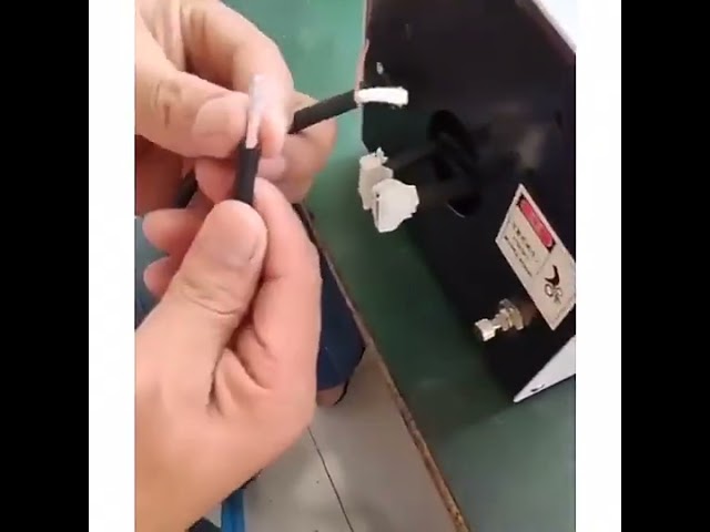 Profesjonalna Półautomatyczna Maszyna do Szczotkowania i Skręcania Oplotu Kabli Ekranowanych 1-8mm