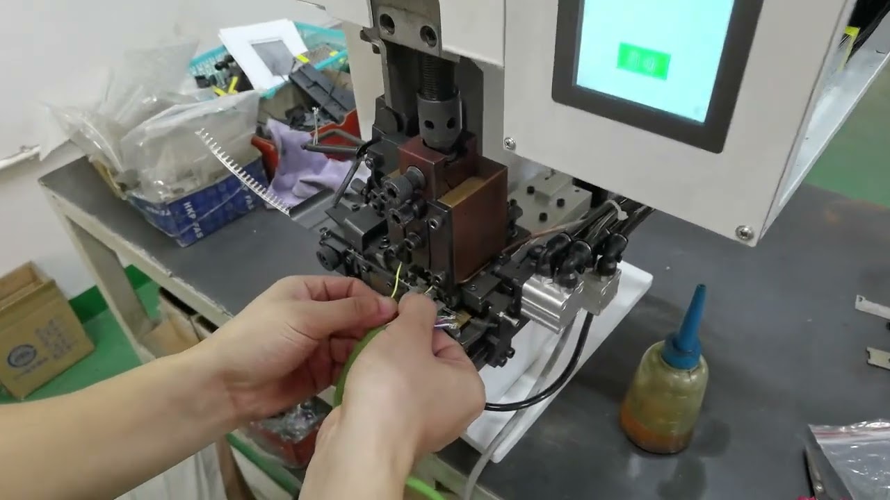 Pozioma maszyna do zaciskania końcówek taśmowych – wydajna automatyzacja produkcji