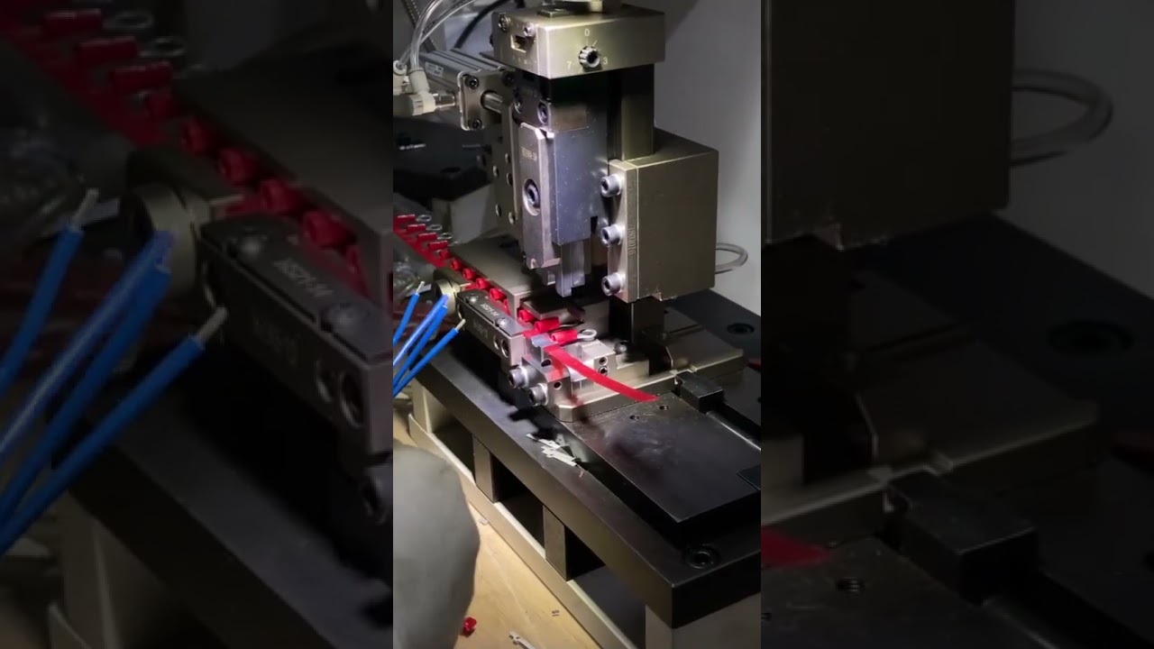 Poziomy aplikator zaciskowy JST – skok 30 mm, maksymalny skok podawania 22 mm